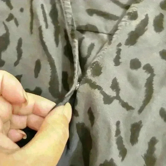 Rails Hillary Cheetah Top Size M - Picture 6 of 9